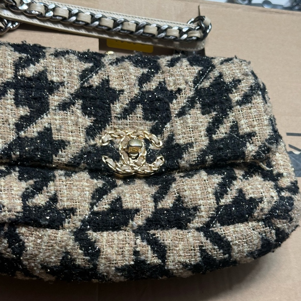 CC 19 Beige & Black Houndstooth Tweed Shoulder Bag LUXURY PURSE - Picture 16 of 16